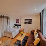 Gorgeous Studio Near Paddington Fits 3