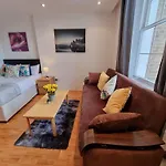 Gorgeous Studio Near Paddington Fits 3